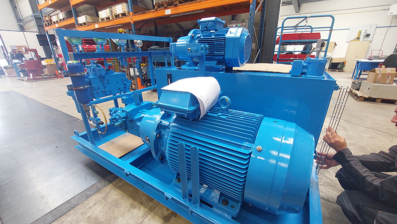 Retrofit avec peinture d'une centrale hydraulique