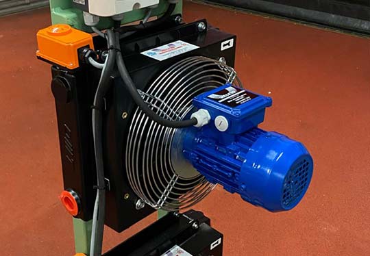 MECA HP réalise des châssis avec des échangeurs air/huile PARKER